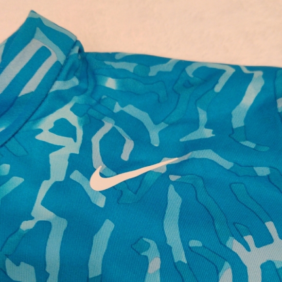 Nike. Blue Patterned Women's Shirt - Picture 3 of 9